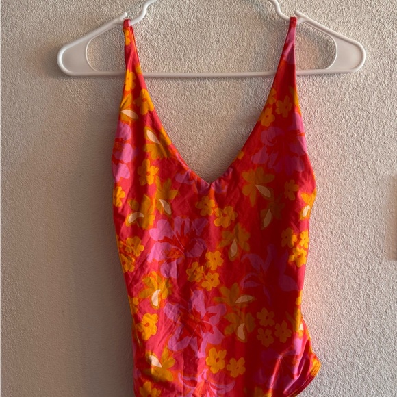 Beach Riot Hula Hibiscus Swimsuit - Picture 3 of 3